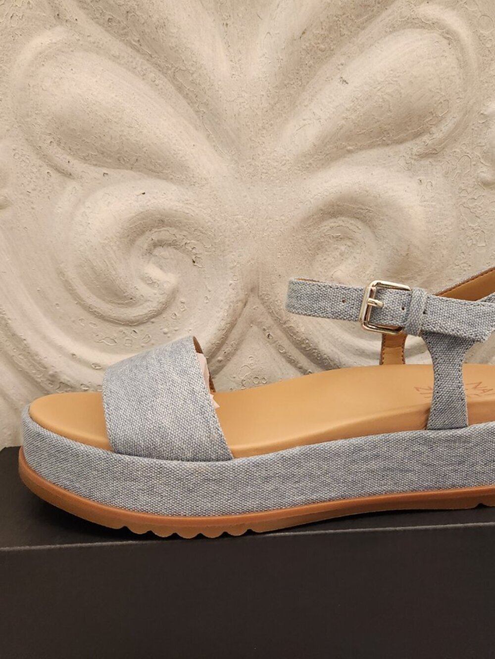 Naturalizer "Zane" Light Blue Denim Sandals. NIB. Size Various - Picture 3 of 10